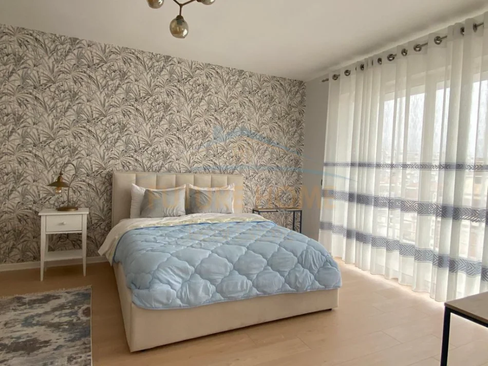 Tirane, jepet me qera apartament 1+1+Ballkon Kati 4, 60 m² 650 € (Komuna e Parisit)