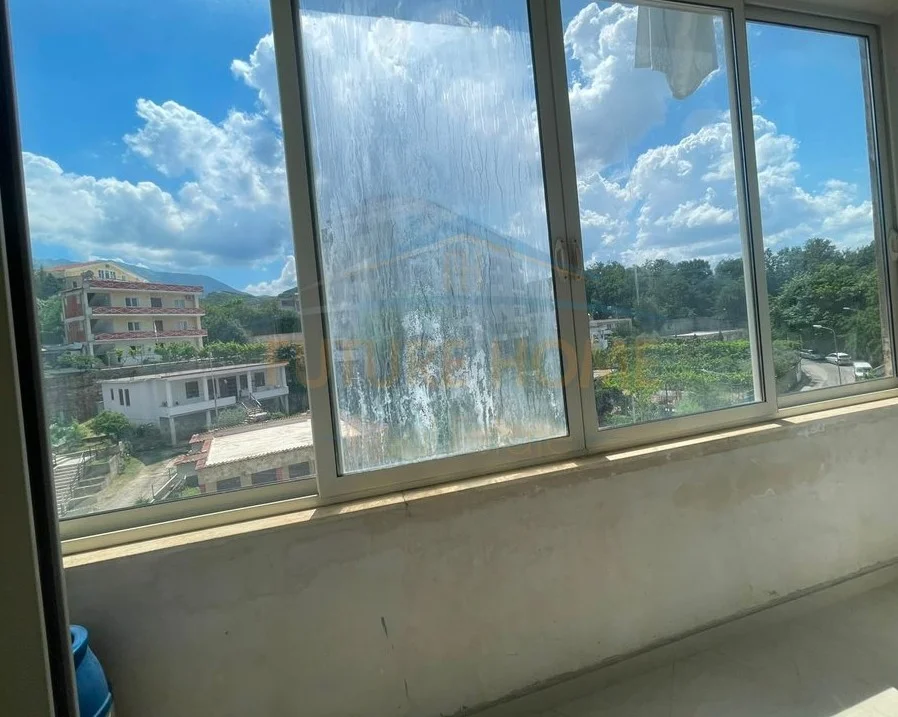Tirane, shitet apartament 2+1 Kati 3, 93 m² 115.000 € (tufine)