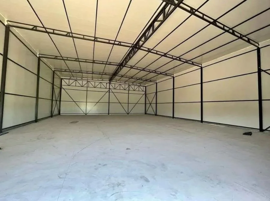 Tirane, jepet me qera magazine Kati 0, 350 m² 1.500 € (Prane Megatekut)