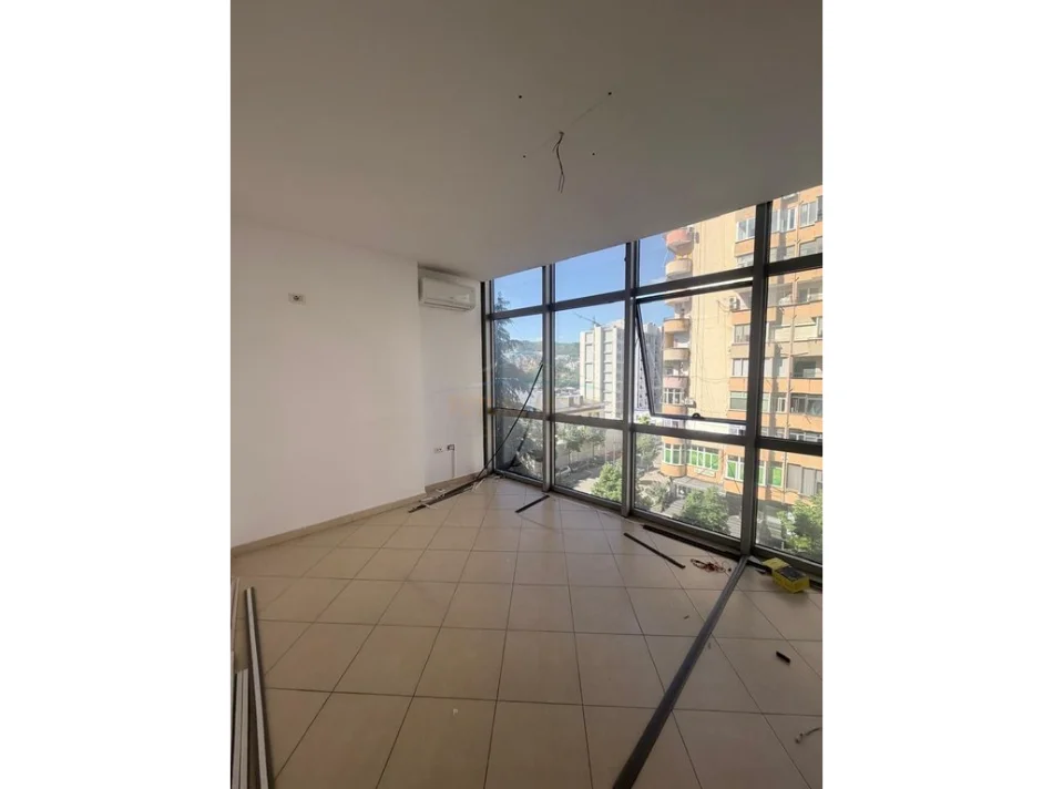 Tirane, shitet 2+1+Aneks+Ballkon Kati 5, 116 m² 320.000 € (21 Dhjetori)