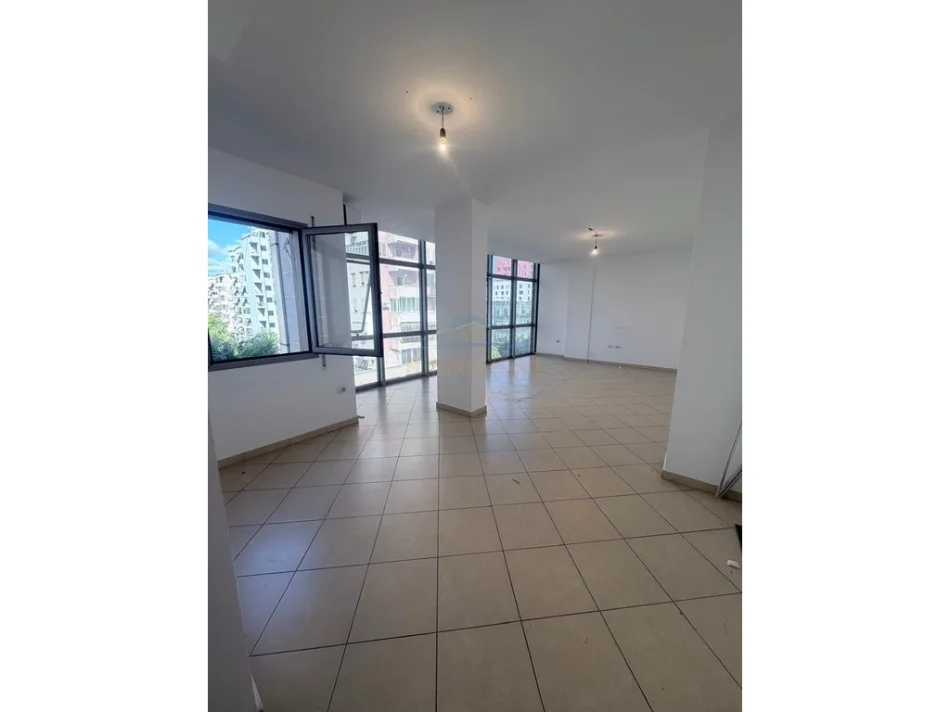 Tirane, shitet 2+1+Aneks+Ballkon Kati 5, 116 m² 320.000 € (21 Dhjetori)
