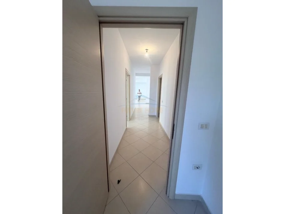 Tirane, shitet 2+1+Aneks+Ballkon Kati 5, 116 m² 320.000 € (21 Dhjetori)