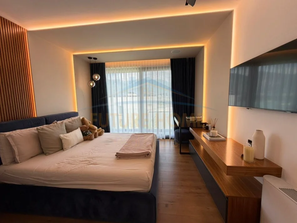 Tirane, jepet me qera Vile 3+1+Aneks+Ballkon Kati -1, 280 m² 5.000 € (Farke)