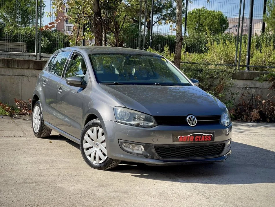 Tirane, shes makine VW POLO Benzin+Gaz, gri e erret manuale Klima 204.000 km 4900 €