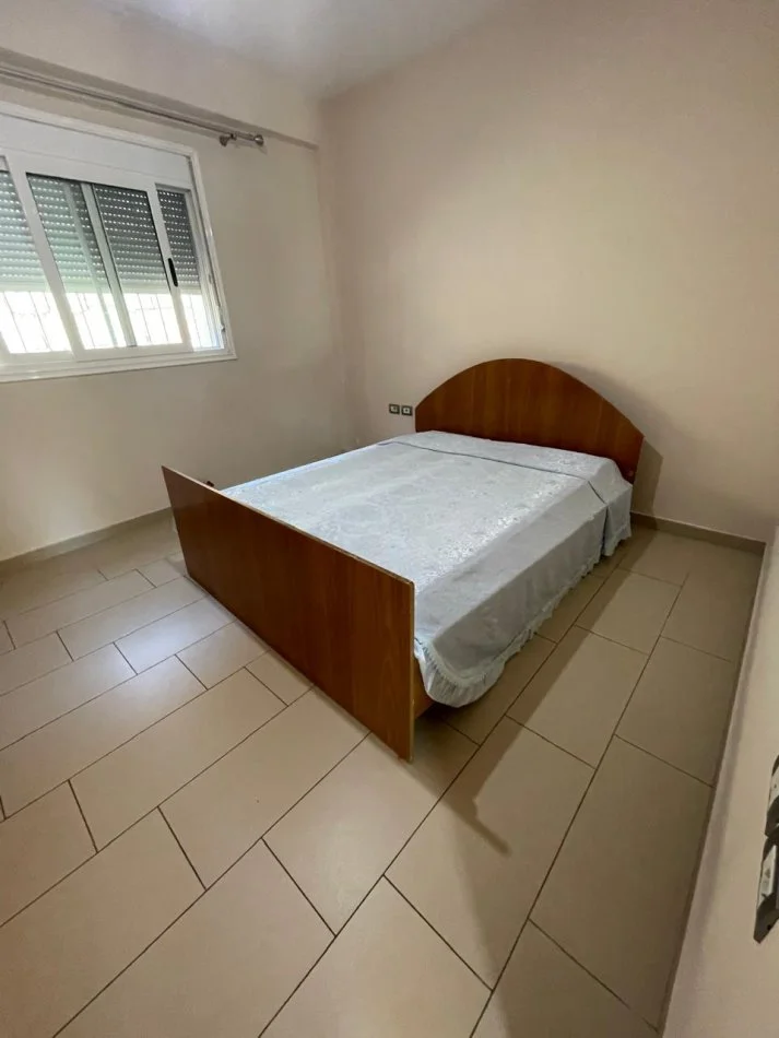 Tirane, jepet me qera shtepi 1+1 Kati 1, 65 m² 300 € 