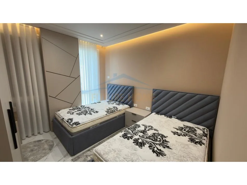 Tirane, jepet me qera apartament 2+1+Ballkon Kati 7, 111 m² 950 € (Rruga Jordan Misja)