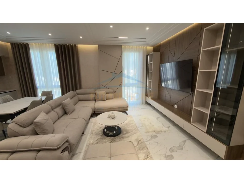 Tirane, jepet me qera apartament 2+1+Ballkon Kati 7, 111 m² 950 € (Rruga Jordan Misja)