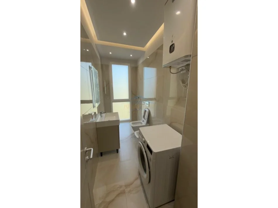 Tirane, jepet me qera apartament 2+1+Ballkon Kati 7, 112 m² 950 € 
