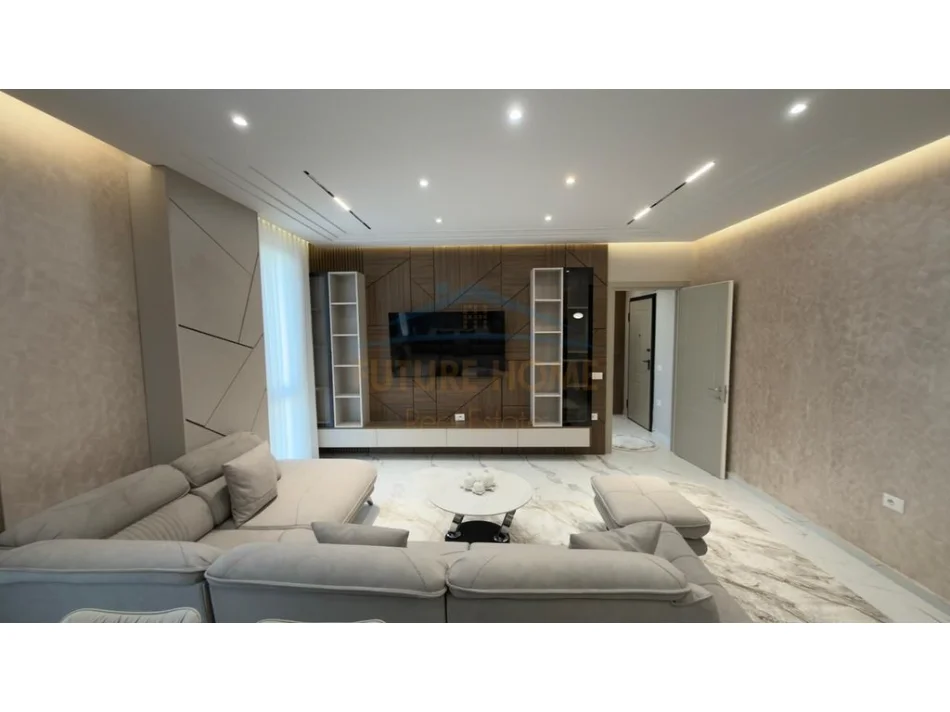Tirane, jepet me qera apartament 2+1+Ballkon Kati 7, 112 m² 950 € 
