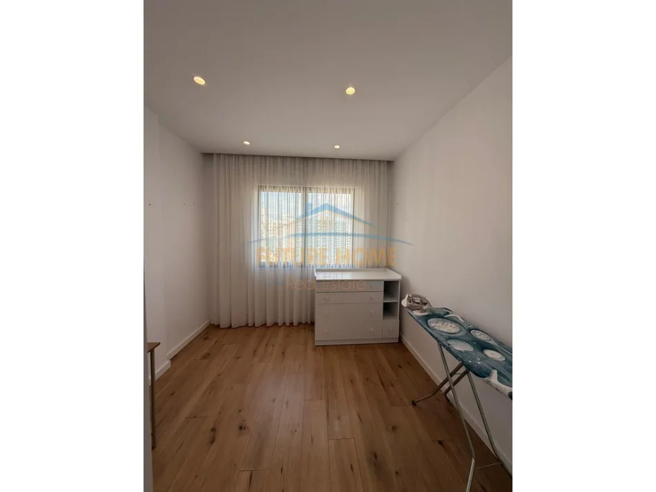 Tirane, jepet me qera apartament 2+1+Ballkon Kati 6, 91 m² 850 € (Rruga Stavri Themeli)