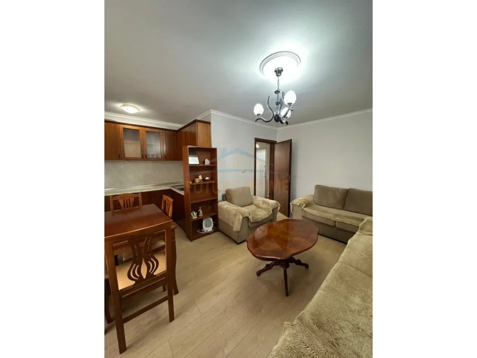 Tirane, shitet apartament 1+1+Ballkon Kati 3, 54 m² 129.000 € (Stacioni i Trenit)
