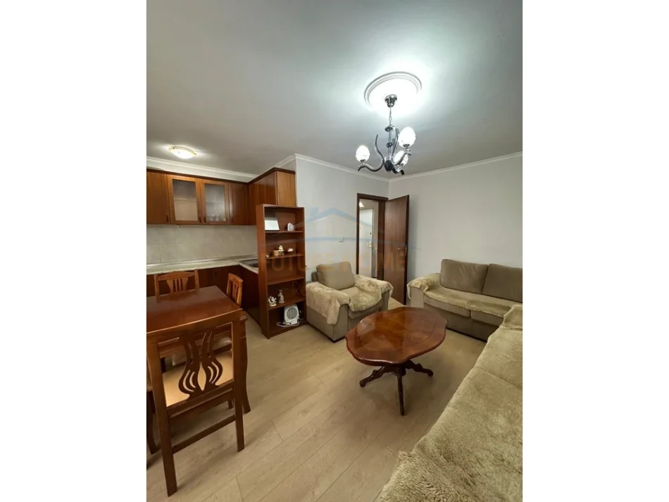 Tirane, shitet apartament 1+1 Kati 3, 54 m² 129.000 € (Stacioni i Trenit)