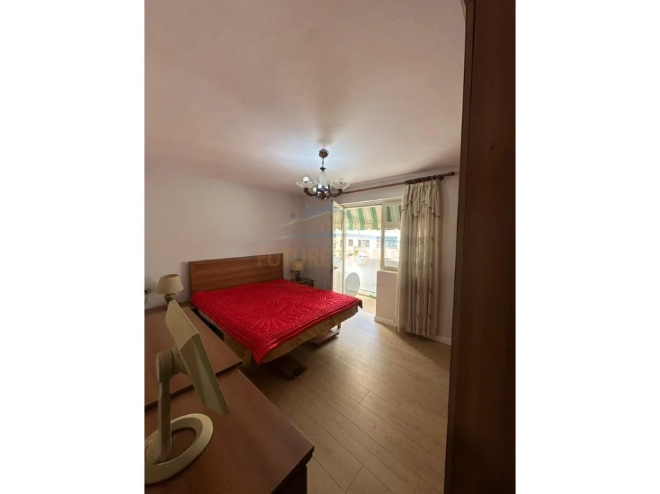 Tirane, shitet apartament 1+1 Kati 3, 54 m² 129.000 € (Stacioni i Trenit)