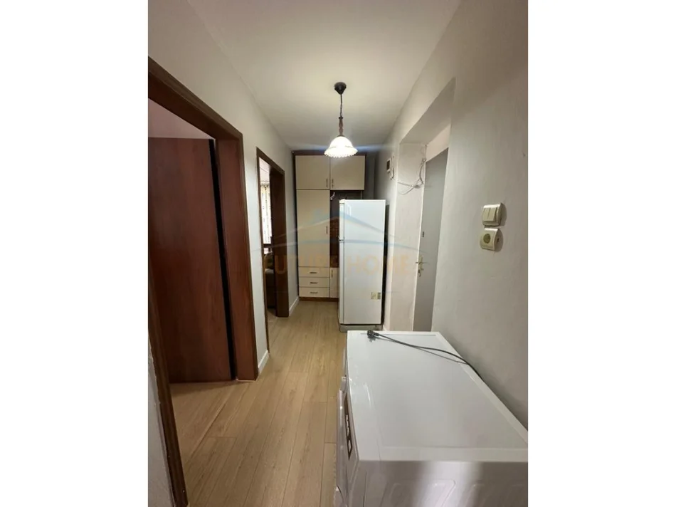 Tirane, shitet apartament 1+1+Ballkon Kati 3, 54 m² 129.000 € (Stacioni i Trenit)