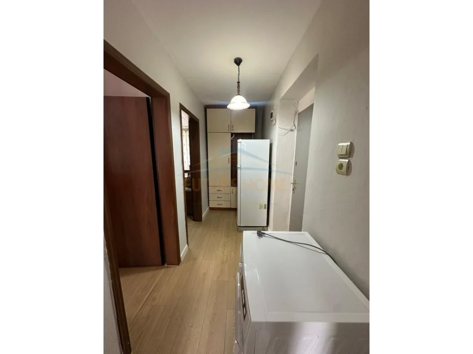 Tirane, shitet apartament 1+1 Kati 3, 54 m² 129.000 € (Stacioni i Trenit)
