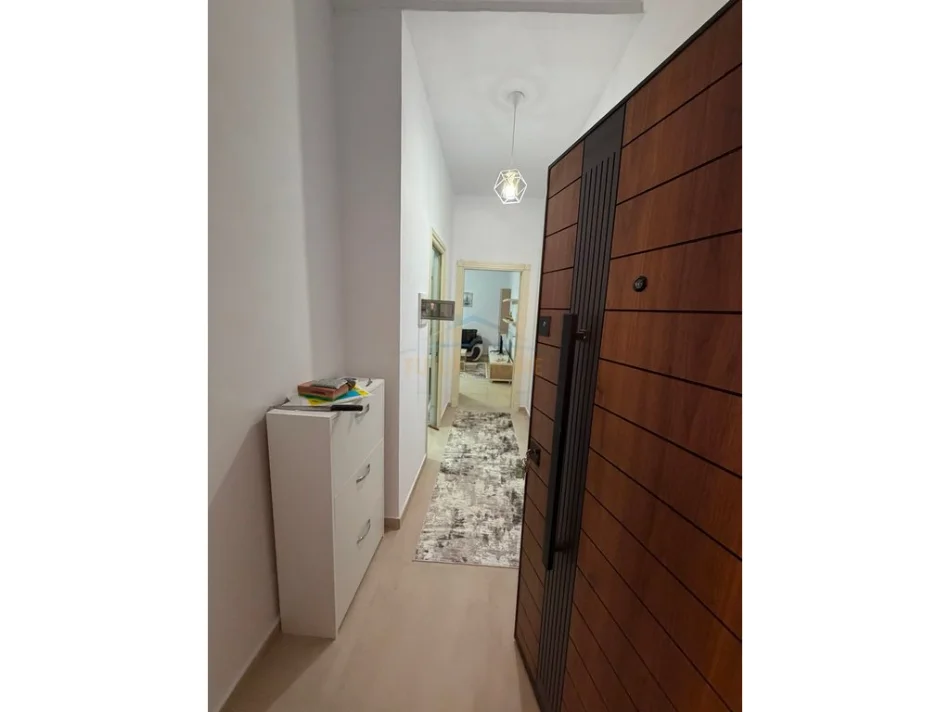 Tirane, jepet me qera apartament 1+1 Kati 1, 50 m² 400 € 