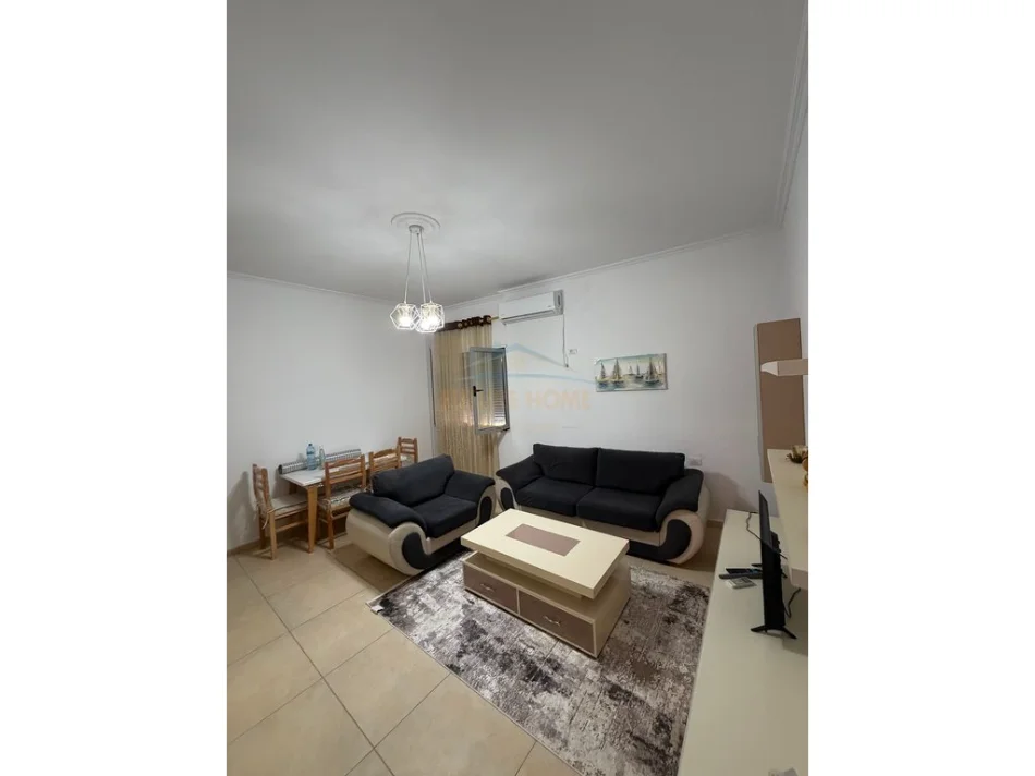 Tirane, jepet me qera apartament 1+1 Kati 1, 50 m² 400 € (Kopshti Botanik)
