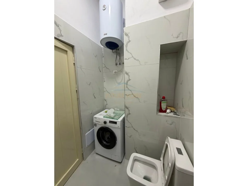 Tirane, jepet me qera apartament 1+1 Kati 1, 50 m² 400 € (Kopshti Botanik)