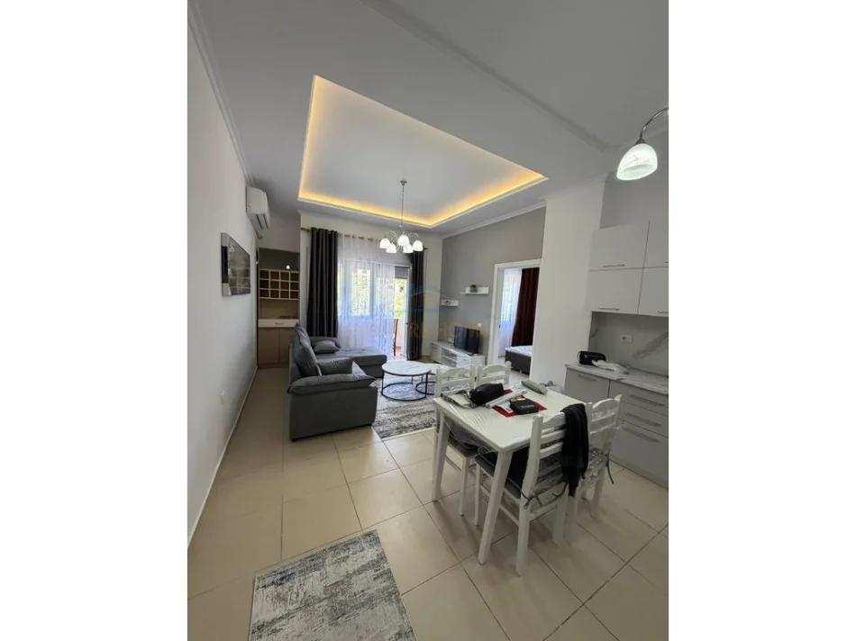 Tirane, jepet me qera apartament 1+1+Ballkon Kati 1, 59 m² 500 € (Kopshti Botanik)