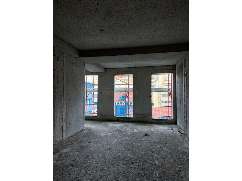 Tirane, shitet apartament 2+1+Aneks+Ballkon Kati 3, 129 m² 303.150 € (Komuna e Parisit)