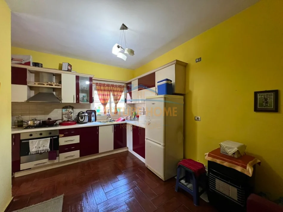 Tirane, shitet apartament 2+1+Aneks+Ballkon Kati 2, 82 m² 175.000 € (Laprake)