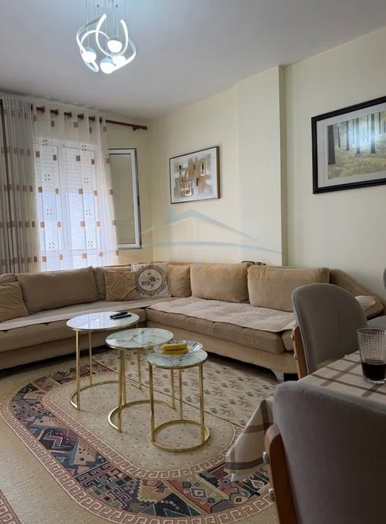 Tirane, shitet apartament 1+1 Kati 3, 70 m² 154.000 € (kopshti zologjik)