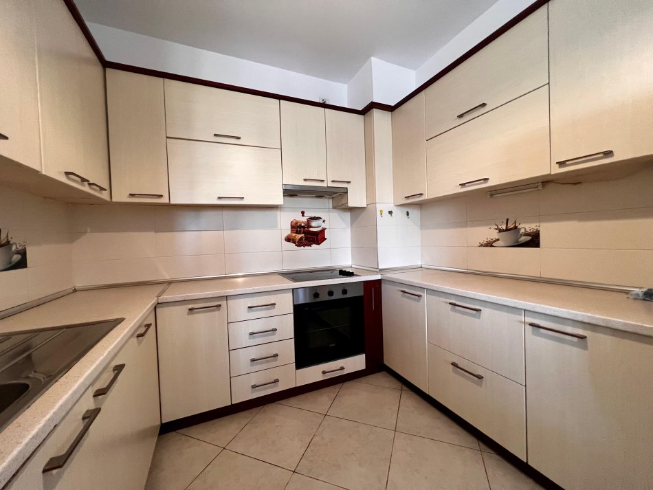 Tirane, jepet me qera apartament 2+1+Ballkon Kati 6, 105 m² 1.000 € (Kopshti Botanik)