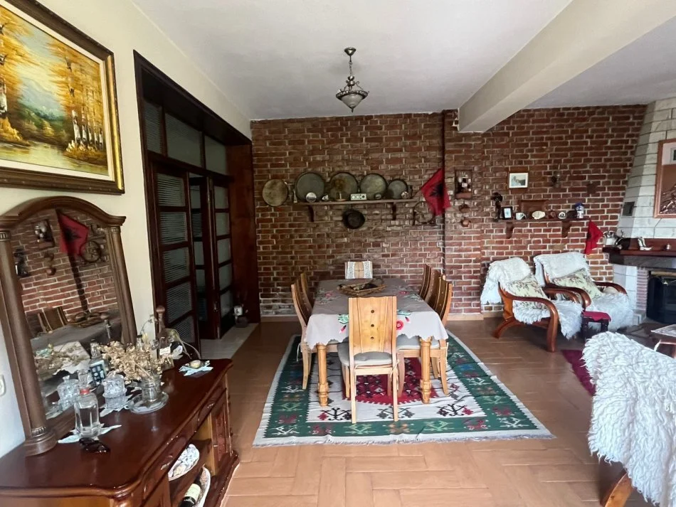 Tirane, jepet me qera Vile 3+1+Aneks+Ballkon Kati 0, 210 m² 1.400 € (Petrele)