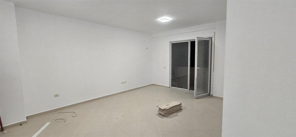 Tirane, shitet apartament 1+1 Kati 3, 76 m² 75.800 € (Rruga Ramazan Gaxheri)