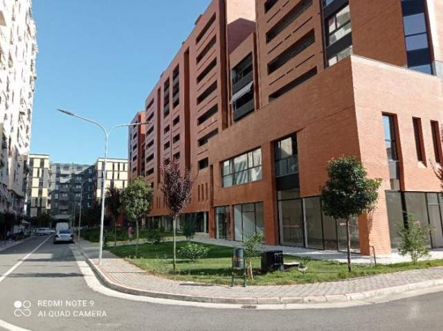 Tirane, jepet me qera 350 Euro
