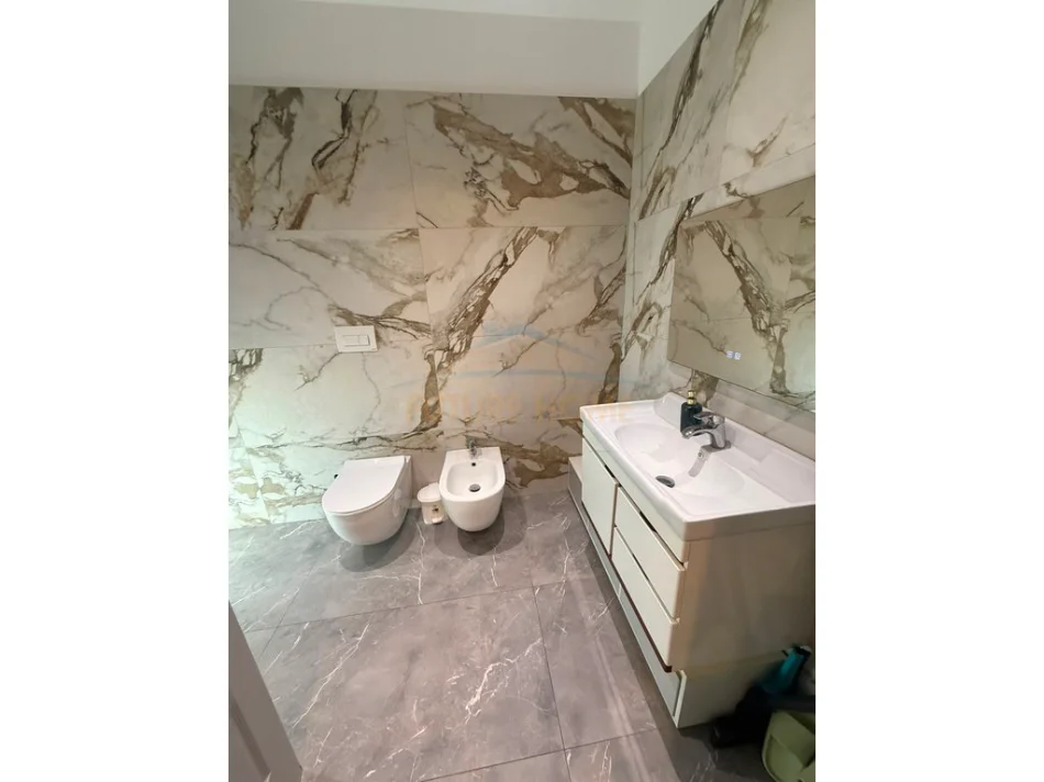 Tirane, shitet apartament 2+1+Aneks+Ballkon Kati 1, 117 m² (Teg)