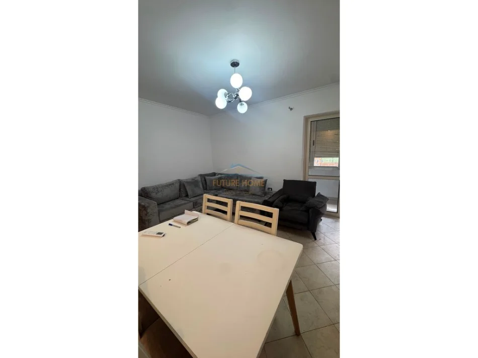 Tirane, jepet me qera apartament 3+1+Ballkon Kati 2, 95 m² 600 € (Rruga Fortuzi)