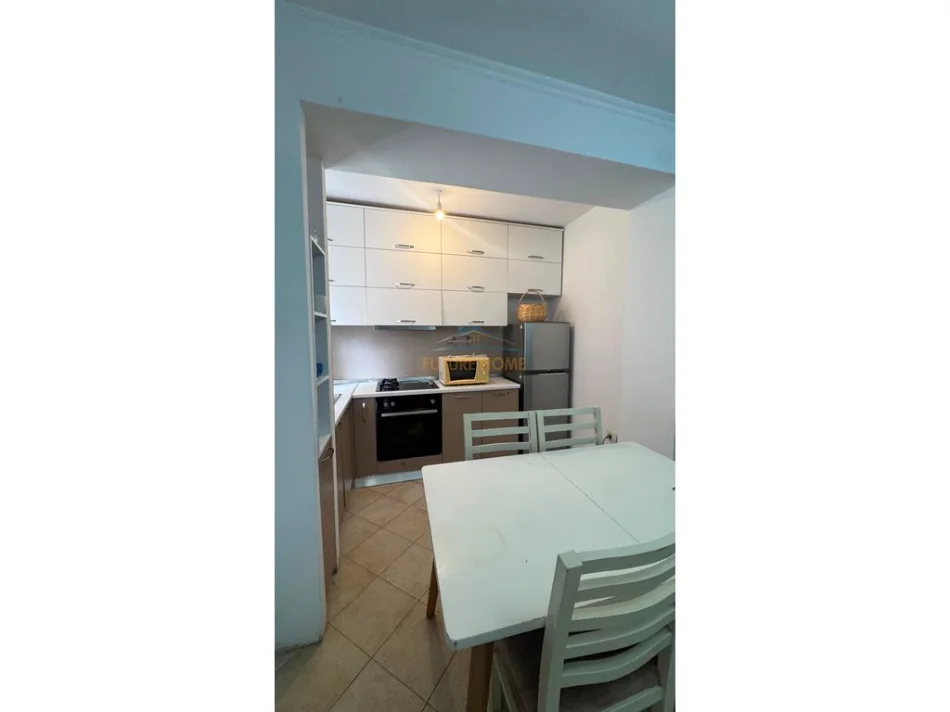 jap me qera apartament 3+1+Ballkon Kati 2, 95 m² 600 € (RRUGA FORTUZI)