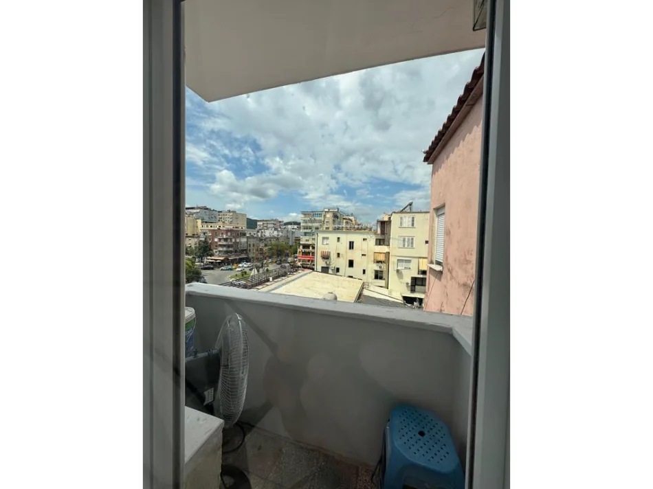 Tirane, jepet me qera apartament 1+1 Kati 5, 51 m² 700 € (Sheshi Willson,)