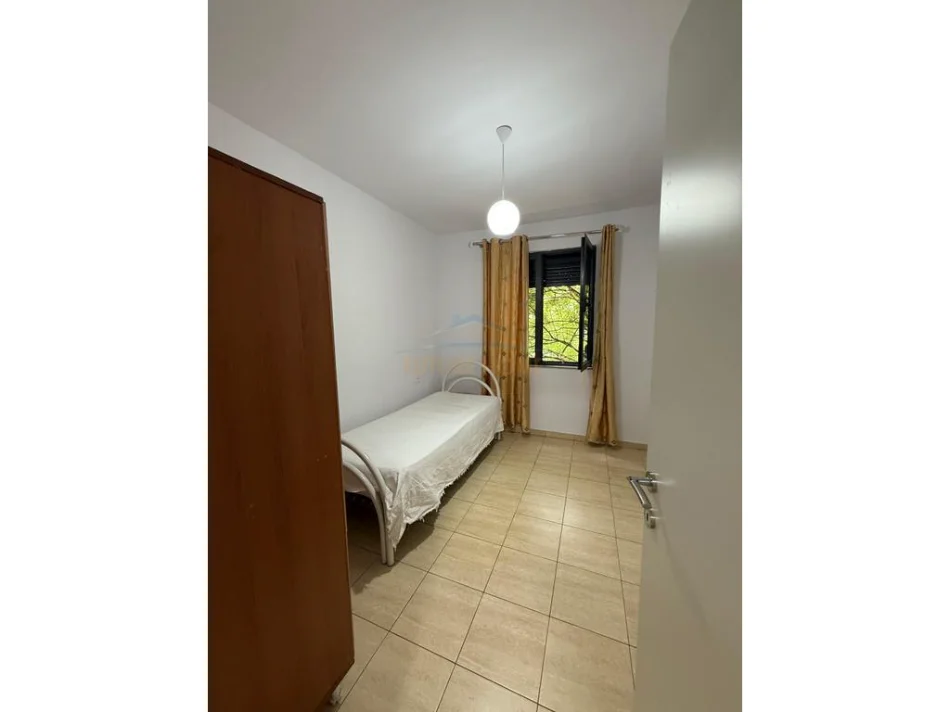 Tirane, jepet me qera 2+1+Ballkon Kati 3, 54 m² 550 € (Stacioni i Trenit)