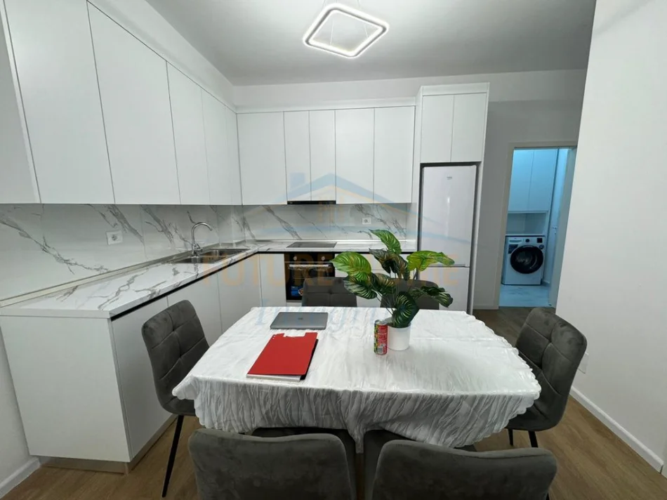 Tirane, jepet me qera apartament 1+1+Ballkon Kati 4, 69 m² 440 € (Ali Demi, Rezidenca Kaimi)