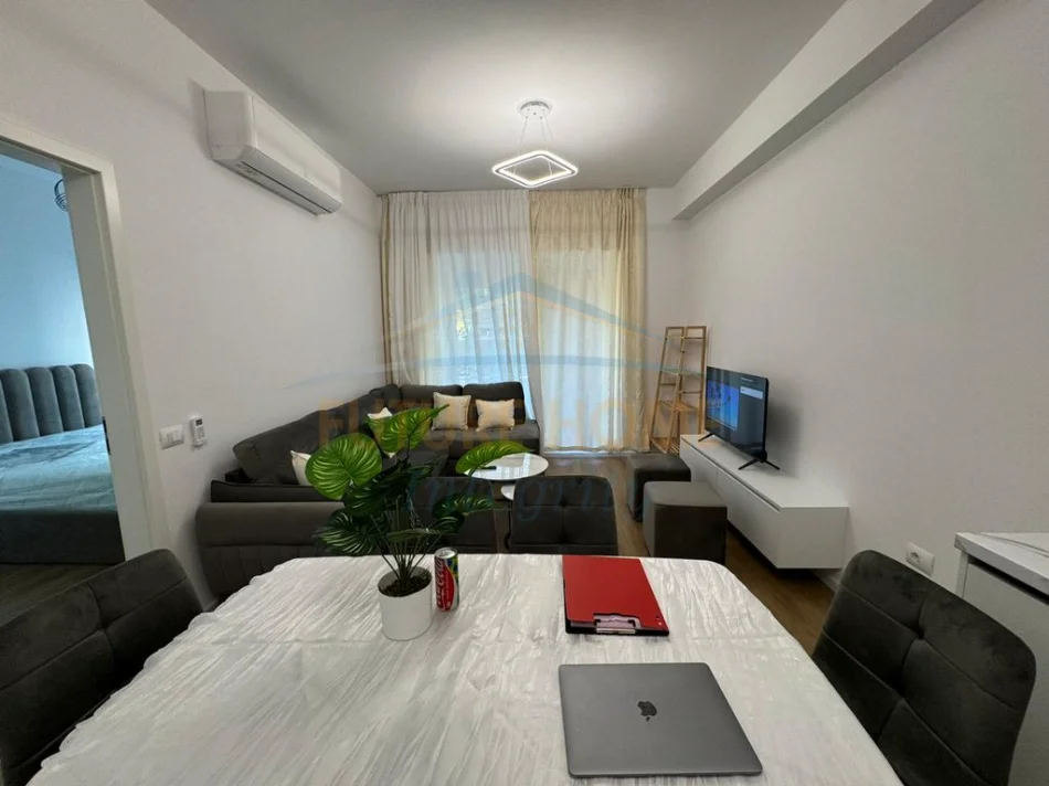 Tirane, jepet me qera apartament 1+1+Ballkon Kati 4, 69 m² 440 € (Ali Demi, Rezidenca Kaimi)