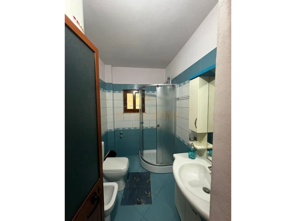 Durres, jepet me qera apartament 2+1 Kati 5, 75 m² 350 € (Lagjia 16, Durrës)
