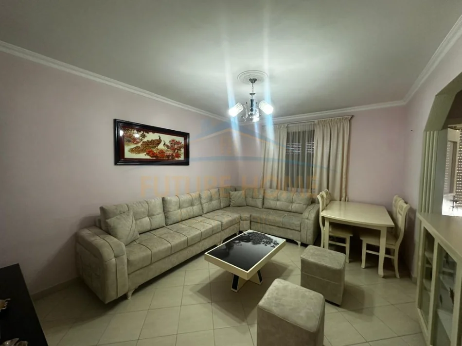 Durres, jepet me qera apartament 2+1 Kati 5, 76 m² 350 € (Prane shkolles Qemal Mici, Lagjia 18, Durres)