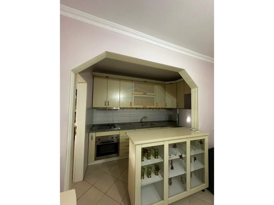 Durres, jepet me qera apartament 2+1 Kati 5, 75 m² 350 € (Lagjia 16, Durrës)