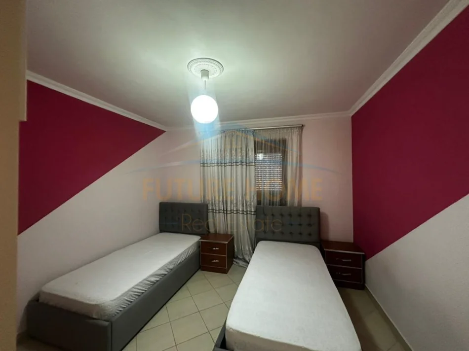 Durres, jepet me qera apartament 2+1 Kati 5, 76 m² 350 € (Prane shkolles Qemal Mici, Lagjia 18, Durres)