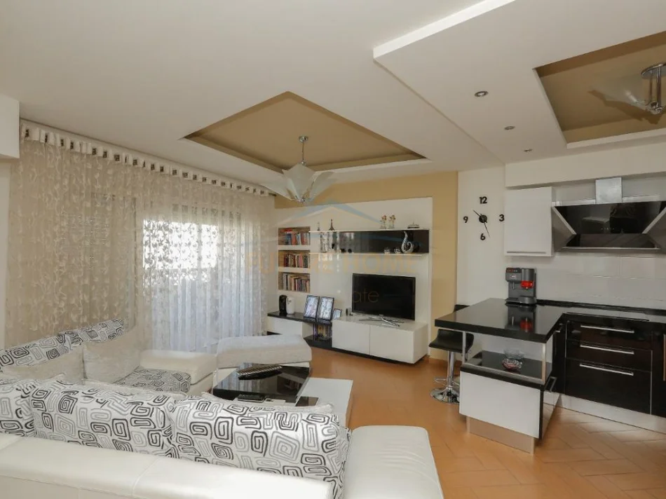 Tirane, jepet me qera apartament 3+1+Ballkon Kati 3, 154 m² 780 € (Don Bosko)