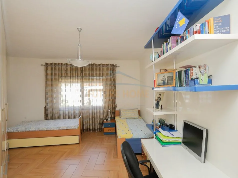 Tirane, jepet me qera apartament 3+1+Aneks+Ballkon Kati 3, 154 m² 780 € (Don Bosko)