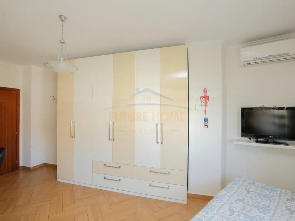 Tirane, jepet me qera apartament 3+1+Ballkon Kati 3, 154 m² 780 € (Don Bosko)