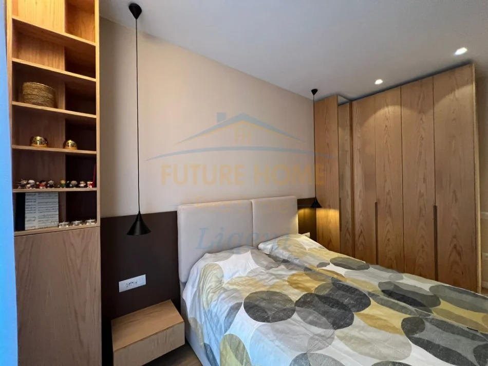 Tirane, jepet me qera apartament 1+1 Kati 4, 74 m² 1.200 € (Liqeni i thate)