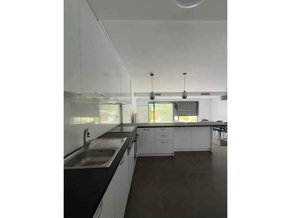 Tirane, shitet Vile Vile 3 Katshe , 208 m² 650.000 € (TEG)