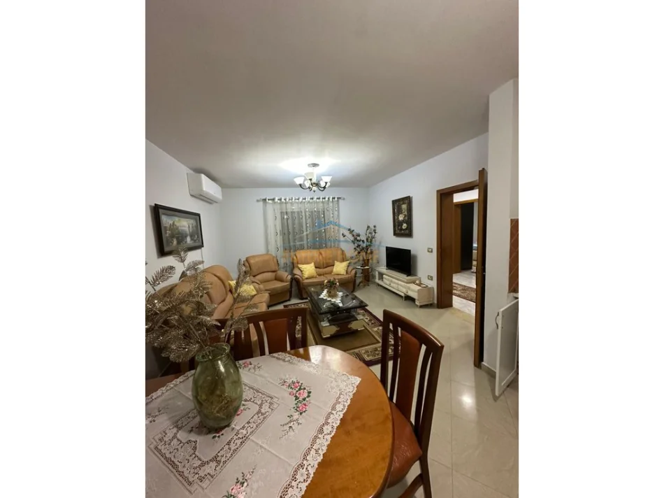 Tirane, jepet me qera apartament 2+1+Ballkon Kati 0, 99 m² 500 € (Rruga Jordan Misja)