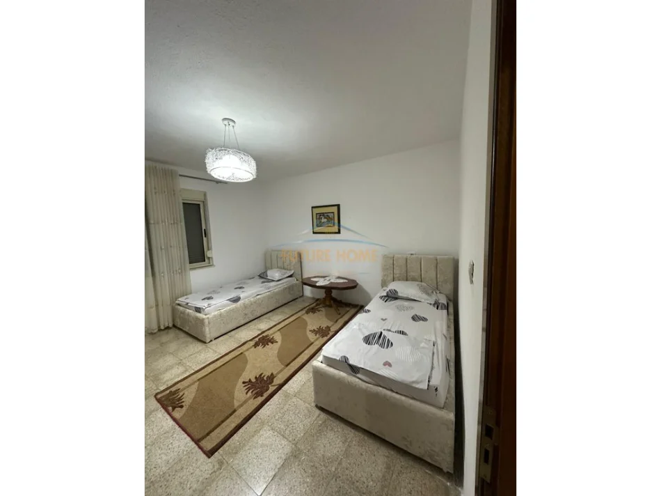 Tirane, jepet me qera apartament 2+1+Ballkon Kati 0, 99 m² 500 € (Rruga Jordan Misja)
