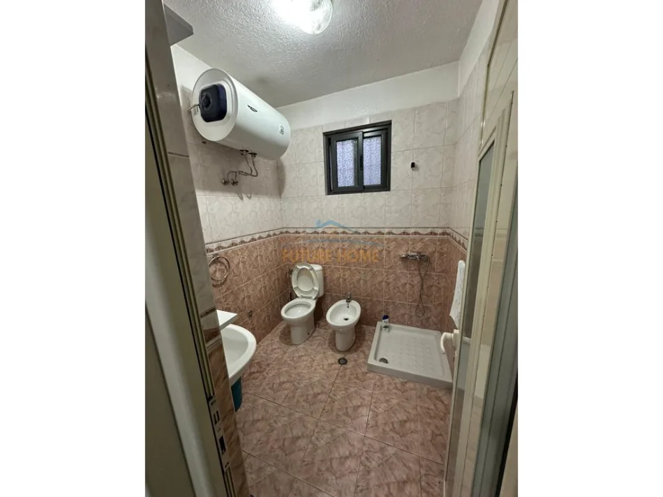 Tirane, jepet me qera apartament 2+1+Ballkon Kati 0, 99 m² 500 € (Rruga Jordan Misja)
