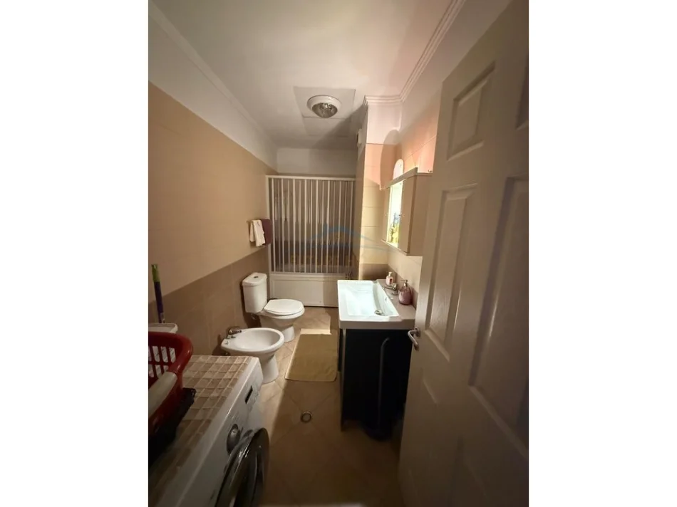 Tirane, shes apartament 2+1+Ballkon Kati 2, 106 m² 153.000 € (SHKOZE)